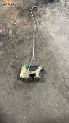 Renault kango 2 sol ön kapı kilidi