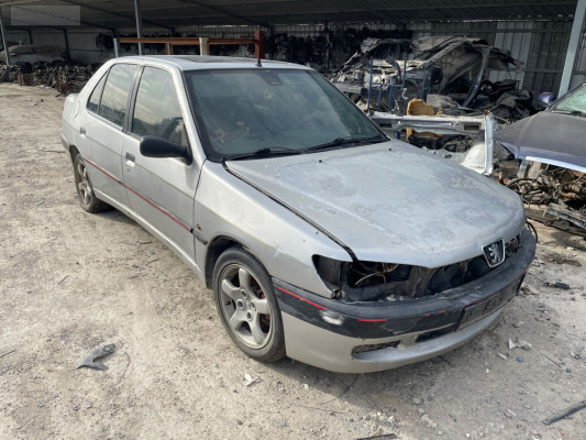 PEUGEOT 306 SAĞ ÖN KAPI ÇIKMA ORJİNAL