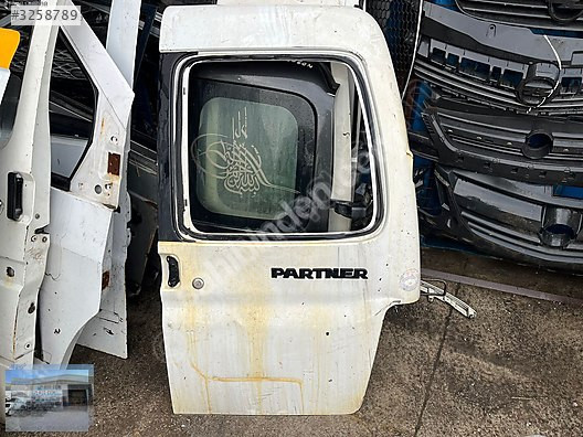 OTO CEM DEN PARTNER BERLİNGO ÇIKMA SAĞ BAGAJ KAPAĞI