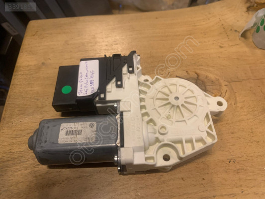 VOLKSWAGEN JETTA-PASSAT SAĞ ARKA CAM MOTORU 1KO959704F