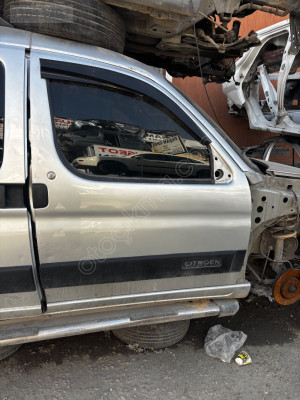 Peugeot Partner Dolu Sağ Ön Kapı