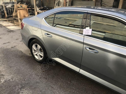 SKODA SUPERB 2015 2024 SAĞ ARKA ÇAMURLUK BOYALI 3V5809602C