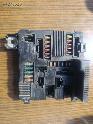 RENAULT MEGANE 2 SİGORTA KUTUSU