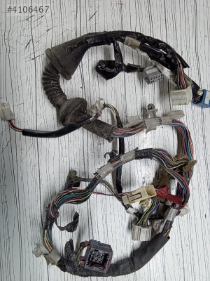 Toyota Corolla E120 Ön Sol Kapı Tesisatı 8215202870C