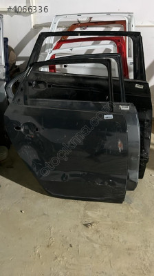 VOLKSWAGEN polo 11 17 sağ arka kapı ufak hasarlı
