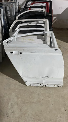 VOLKSWAGEN passat 15 20 sağ arka kapı ufak hasarlı