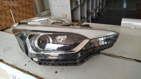 Hyundai İ20 sağ far LED'li orjinal