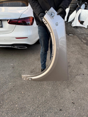 VOLVO XC40 BEJ RENK SOL ÖN ÇAMURLUK ORJINAL LOKALLIK