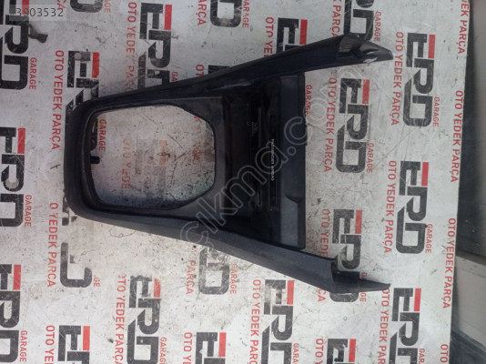 Ford Tourneo Courier kablosuz şarj Konsolu R2X6-R045H20