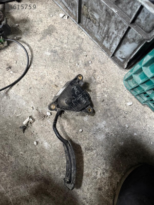 RENAULT MEGANE 2 ÇIKMA GAZ PEDALI