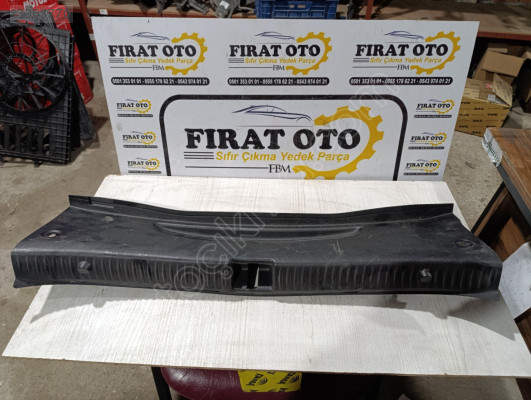 A2056908104 MERCEDES C SERİSİ W205 BAGAJ PANEL İÇ KİLİT KAPLAMASI