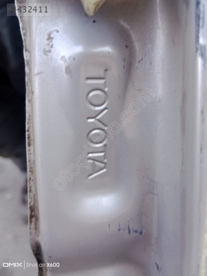 Toyota Corolla sol ön çamurluk orijinal