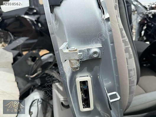 SEAT CORDOBA SAĞ ARKA ÇIKMA KAPI MENTEŞESİ ÜST 6L4833402