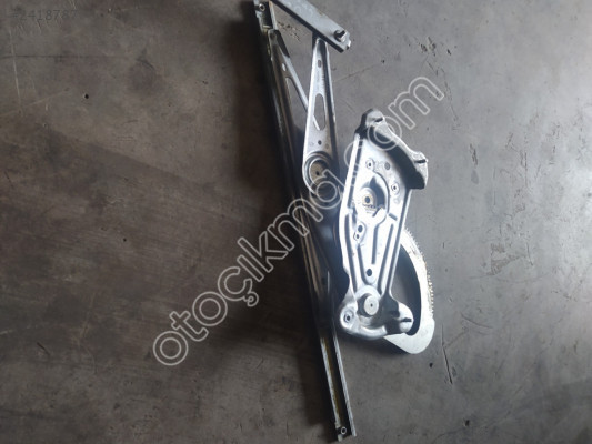 Renault Fluence sağ ön kapı cam kirkusu   910851-102
