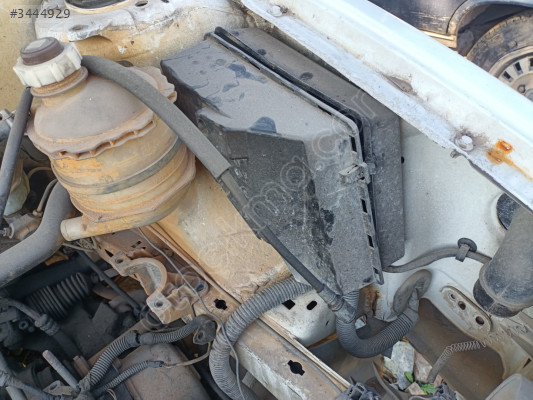 RENAULT R19 MOTOR İÇİ SİGORTA KUTUSU