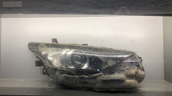 TOYOTA AURIS ORJINAL ÇIKMA SAĞ FAR