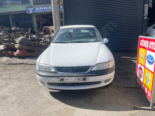 OPEL VECTRA B ÖN KAPORTA TAKIM ÇIKMA ORJİNAL