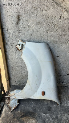 Renault Kango sol ön çamurluk