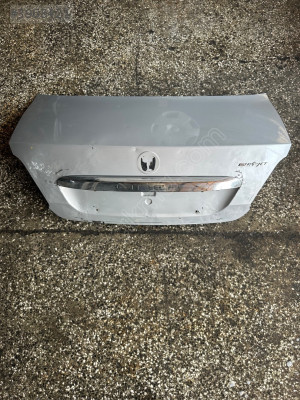 Fiat linea bagaj kapağı