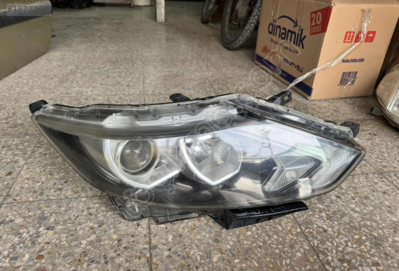 NİSSAN QASHQAİ SAĞ FAR 2014 ORJİNAL EYUPCAN OTO'DA