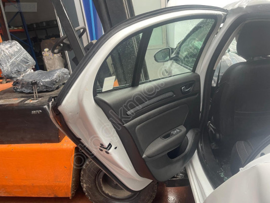 Renault Megane 4 Sol Arka Kapı 1.5 DCİ Otomatik Adblue Dolu