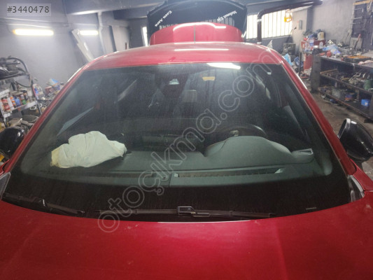 Peugeot 2008 SUV ön cam sökme