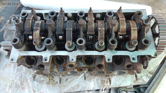 Peugeot 1.4 benzinli üst kapağı