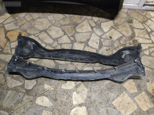 RENAULT LATİTUDE 2013 MODEL CAM ALTI IZGARA TAKIMI