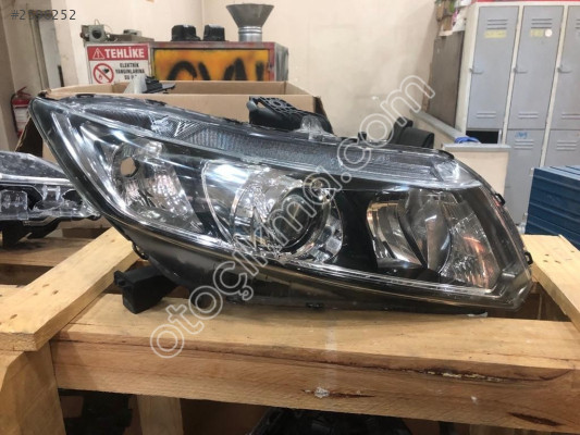 HONDA CİVİC FB7 XENONSUZ SAĞ FAR