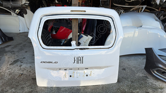 Yeni Fiat doblo bagaj kapağı