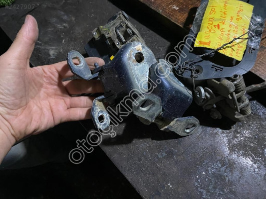 RENAULT LAGUNA 1 SOL ÖN KAPI MENTEŞESİ ALT VE ÜST
