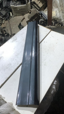 AUDİ Q2 SAĞ ÖN KAPI BANDI ORJİNAL 81A853960B HATASIZ