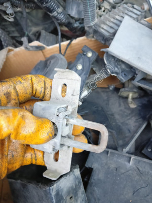 R21 Model Renault İçin Bagaj Kilidi Karşılığı