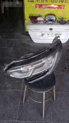 Renault Megane4 sol ön far siyah zemin orijinal