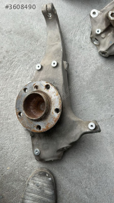 BMW F10 SAĞ TAŞICI PARÇASI