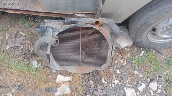 Nissan urvan su radyatör yedek parça