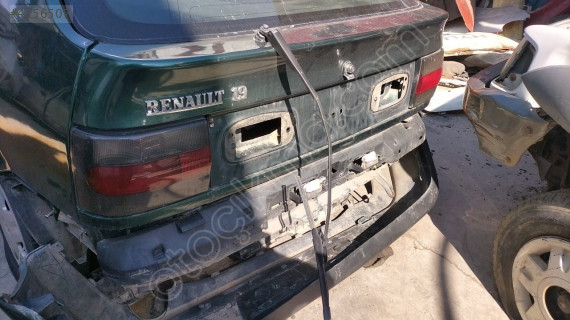 Renault 19 hatchback stop