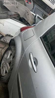 Renault Megane 2 hatchback sağ arka çamurluk orijinal
