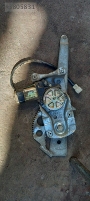 Mazda 323 sedan sol arka cam krikosu