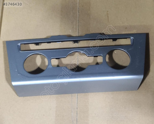 PASSAT B8 KLİMA KONTROL PANEL ÇERÇEVESİ
