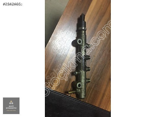 Peugeot 307 Enjektör Rampası 1.4 Dizel Bosch 0445214028