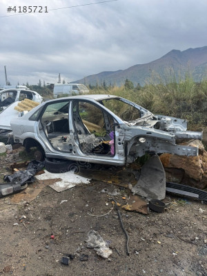 FORD FOCUS 1 SEDAN  ÇIKMA TAVAN ARKA KASA KUPA