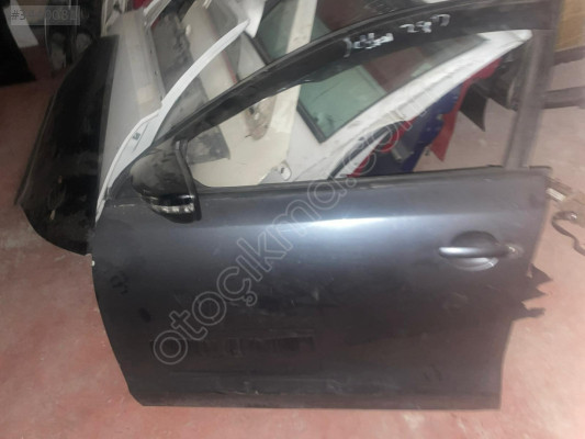 Vw Jetta 2012 Sonrası Çıkma sol ön kapı orjinal füme hatasız