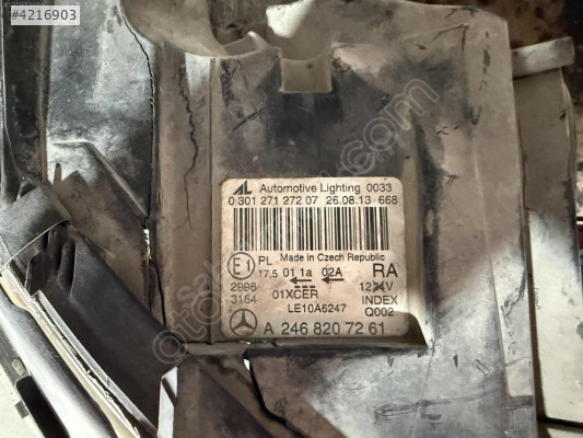 W246 Mercedes B180 sağ far