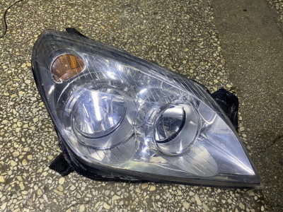 OPEL ASTRA H SAĞ ÖN FAR KROM ZEMİN