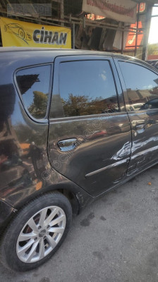 MİTSUBİSH COLT SAĞ ARKA KAPI