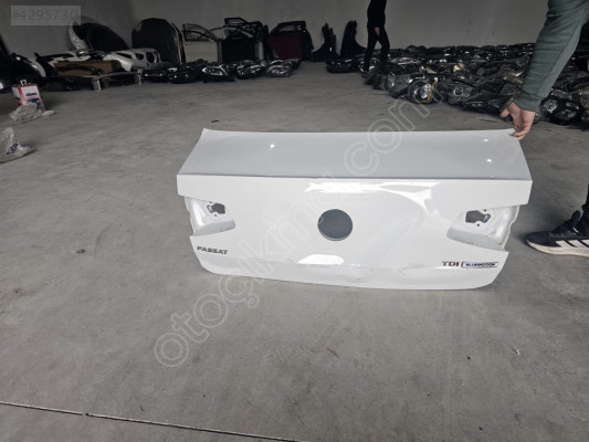 2015/2020 VW PASSAT B8 BEYAZ BAGAJ KAPAĞI ORJINAL