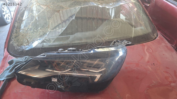 Peugeot 3008 sol ön far çıkma