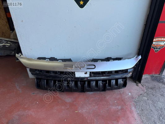 BYD ATTO 3 ÖN PANJUR İÇ PLASTİK ÜST NİKELAJ GÜNDÜZ LED