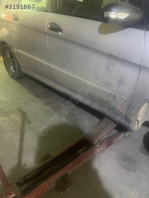 W245 sağ Marşpiyel plastiği